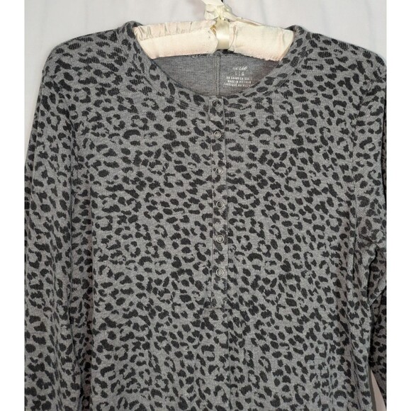 Aerie Top L Women's Gray Leopard Print Snap Button Henley Long Sleeve - Picture 3 of 6
